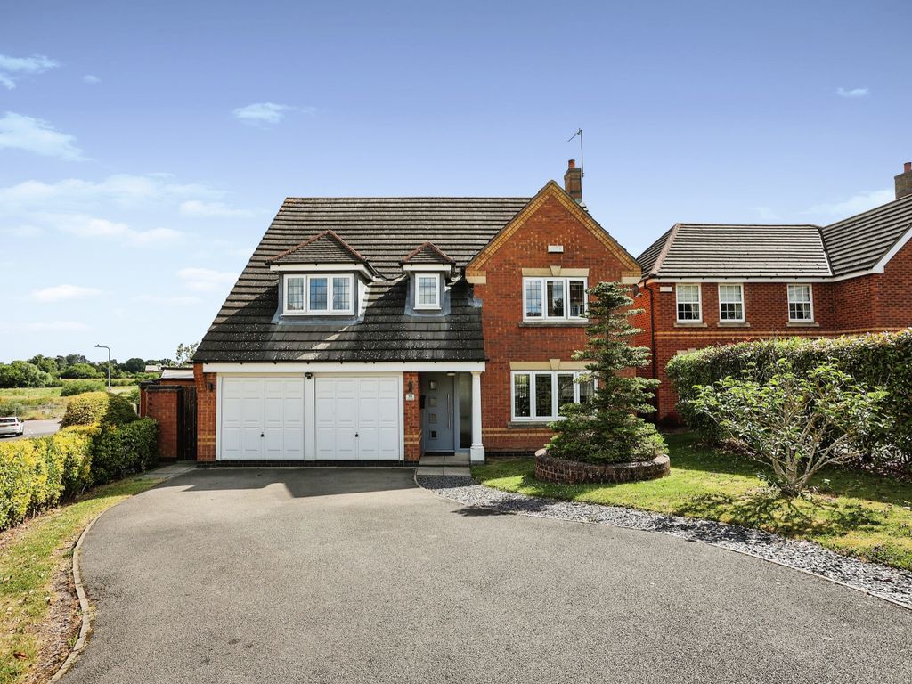 4 bed detached house for sale in Lindisfarne Way, Grantham NG31, £