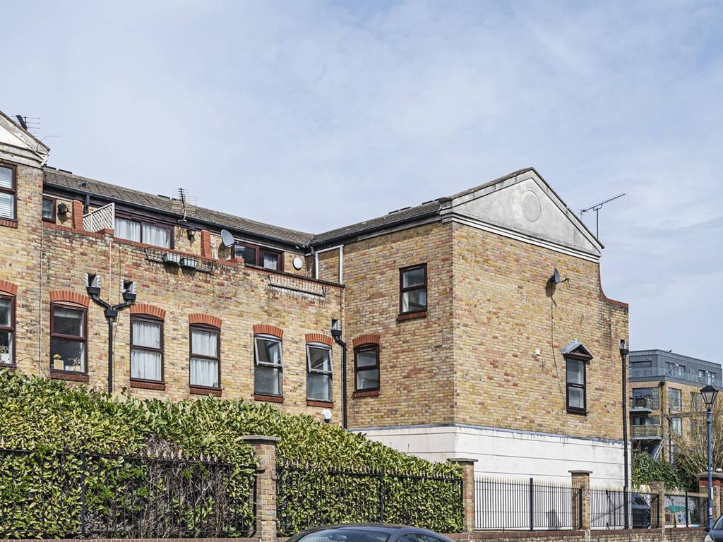 1 bed property to rent in Malmesbury Road E3, Bow, London,, £1,795 pcm