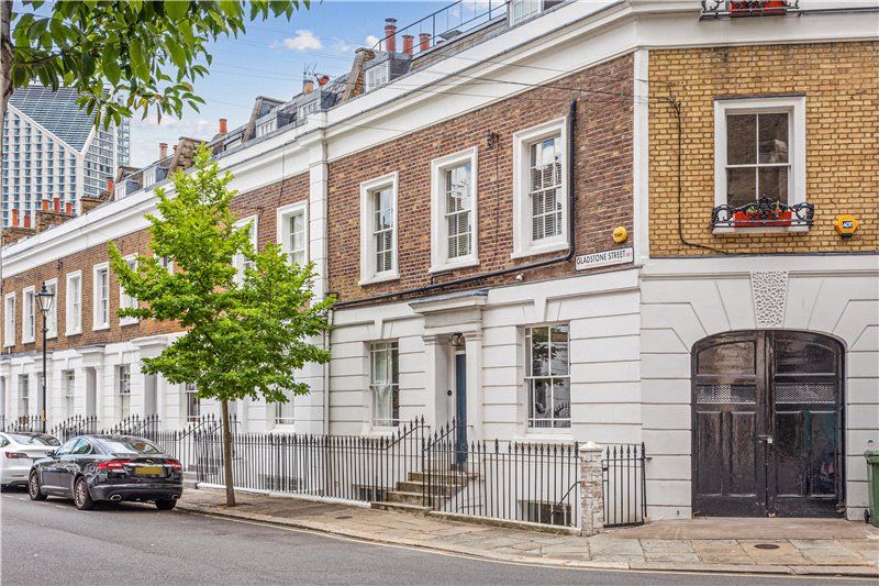 3 bed end terrace house for sale in Gladstone Street, Kennington