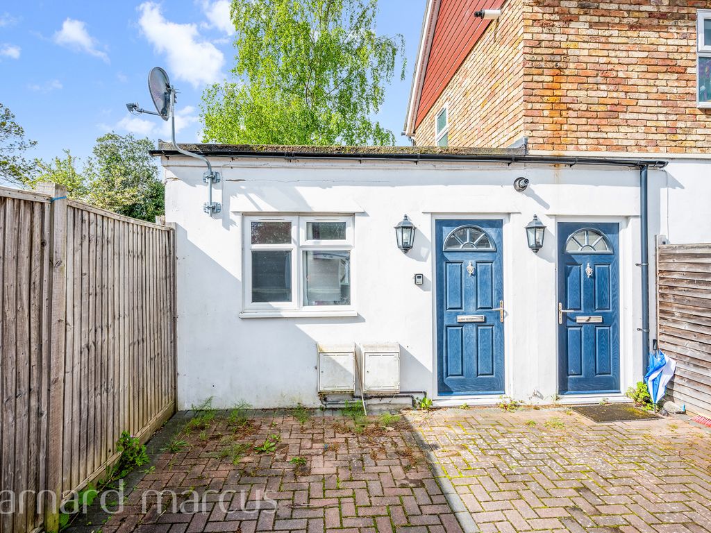 1 bed flat to rent in Wood Lane, Ashtead KT21, £1,500 pcm Zoopla