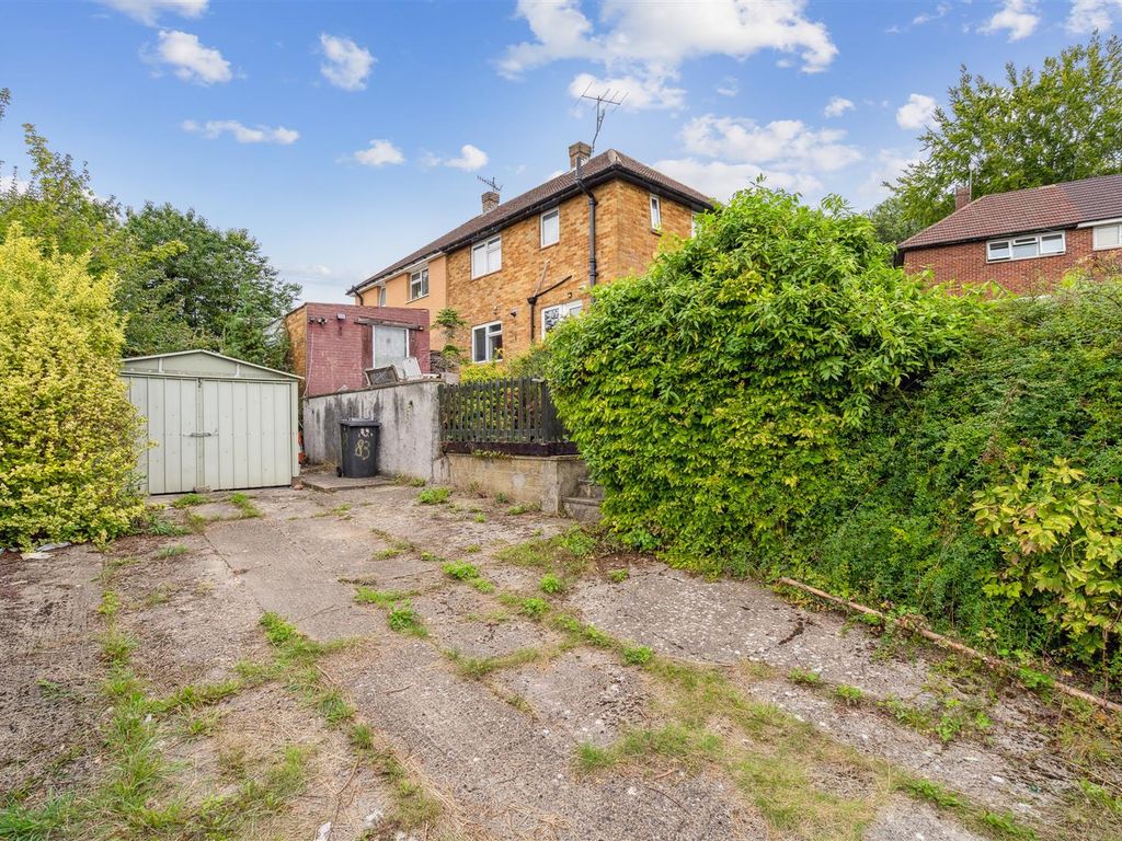 3 bed semidetached house for sale in Hawthorne Road, High HP13