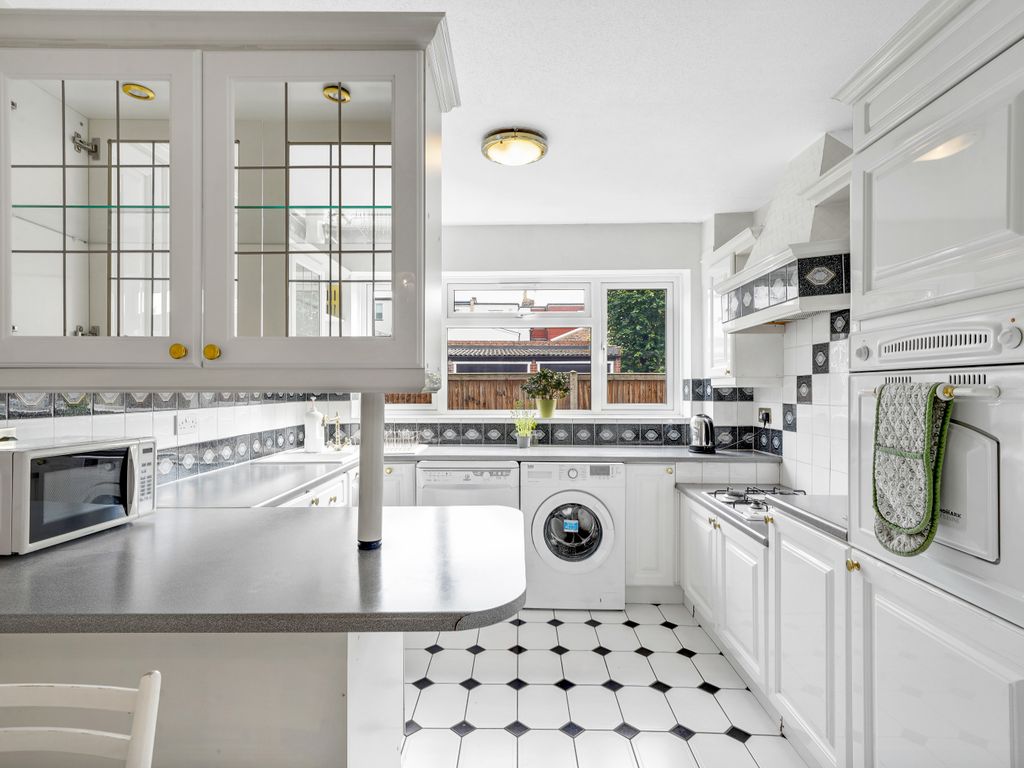 2 bed flat to rent in Durham Lodge, 74 Durham Road, West Wimbledon