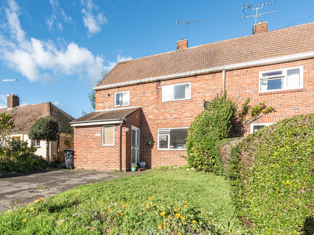 3 bed semidetached house for sale in Hearmon Close, Yateley, Hampshire