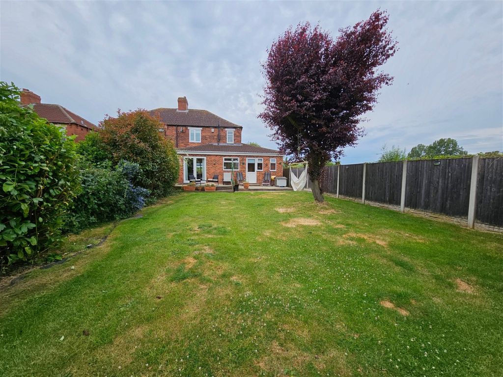 4 bed semidetached house for sale in Bleakley Avenue, Notton