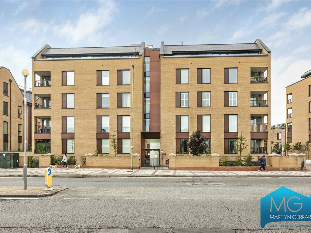 2 bed flat for sale in Quayle Crescent, Whetstone, London N20, £550,000