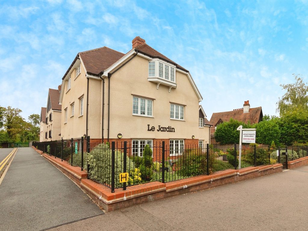 2 bed flat for sale in Station Road, Letchworth Garden City SG6, £