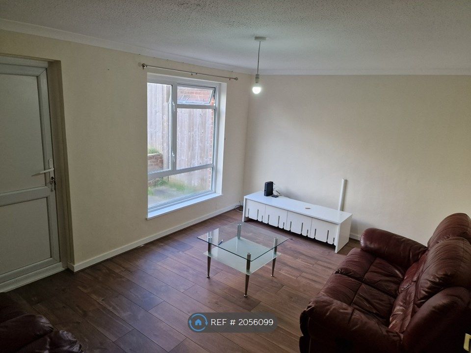 3 bed terraced house to rent in Ryde Close, Chatham ME5, £1,450 pcm