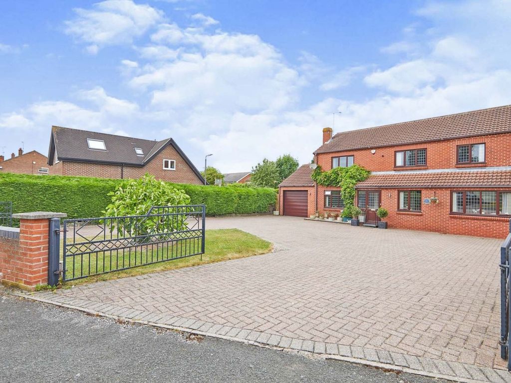 4 bed detached house for sale in Hallington Drive, Heanor DE75 Zoopla