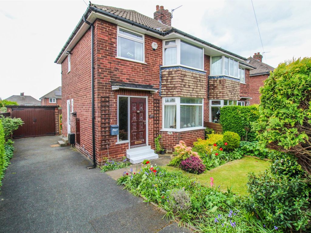 3 bed semidetached house for sale in Ledgard Drive, Durkar, Wakefield