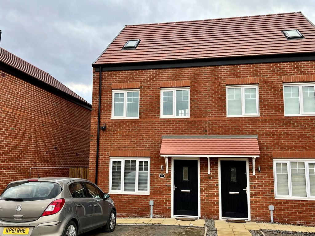 3 bed semidetached house for sale in Laing Close, Castletown