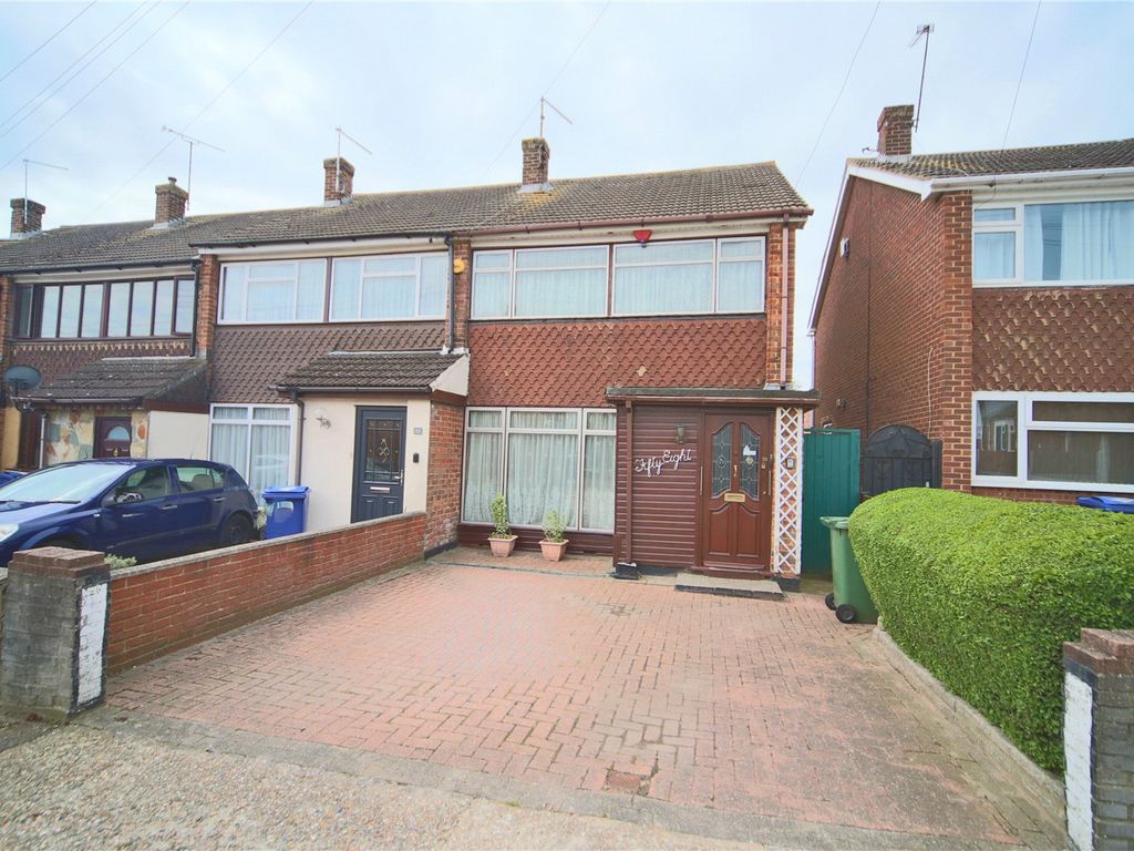 2 bed end terrace house for sale in Larkswood Road, Corringham