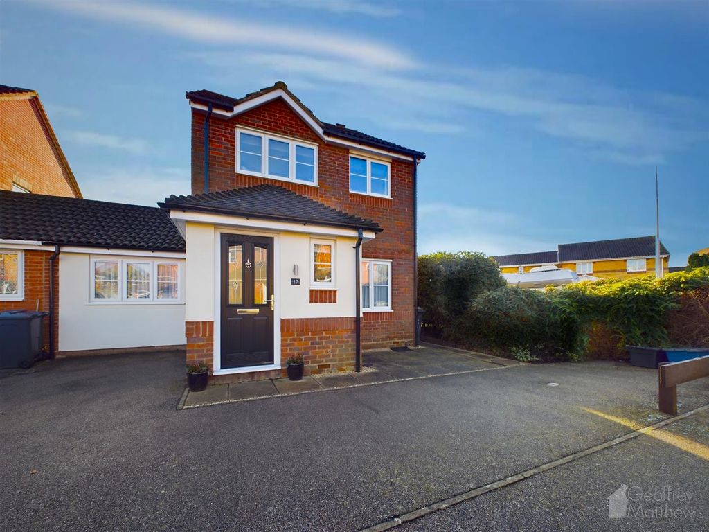 3 bed detached house for sale in Neptune Gate, Stevenage SG2, £430,000