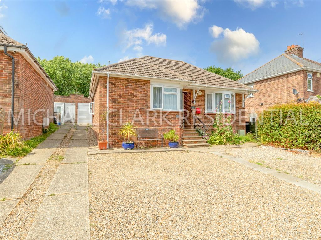 2 bed detached bungalow for sale in Harwich Road, Colchester CO4 Zoopla