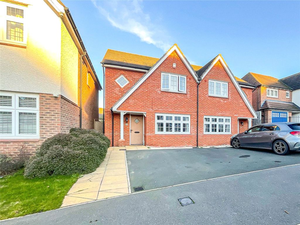 3 bed semidetached house to rent in Wensleydale, Wilnecote, Tamworth