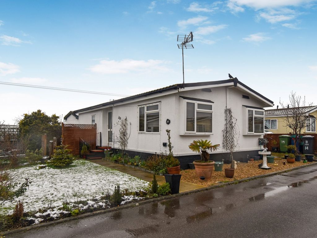 2 bed mobile/park home for sale in Pine Grove Park, Swavesey, Cambridge