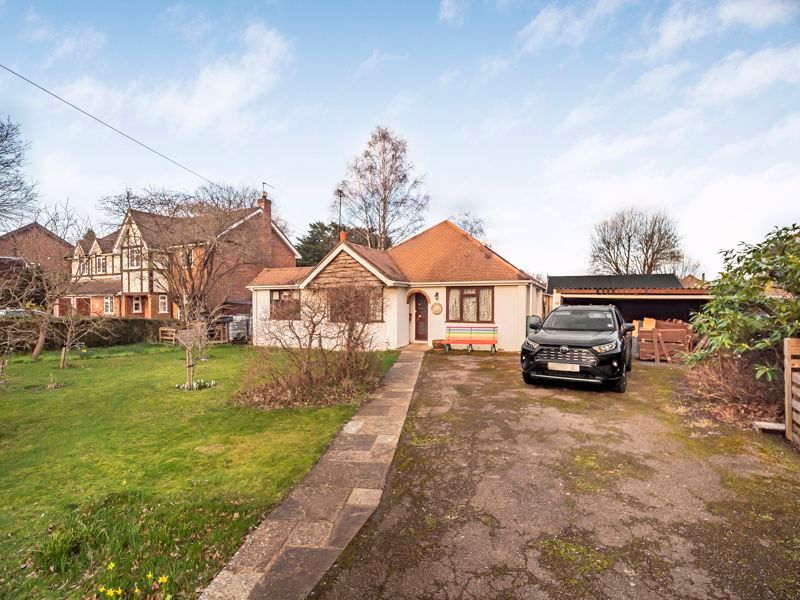 4 bed bungalow for sale in The Glade, Fetcham, Leatherhead KT22, £849,950 Zoopla