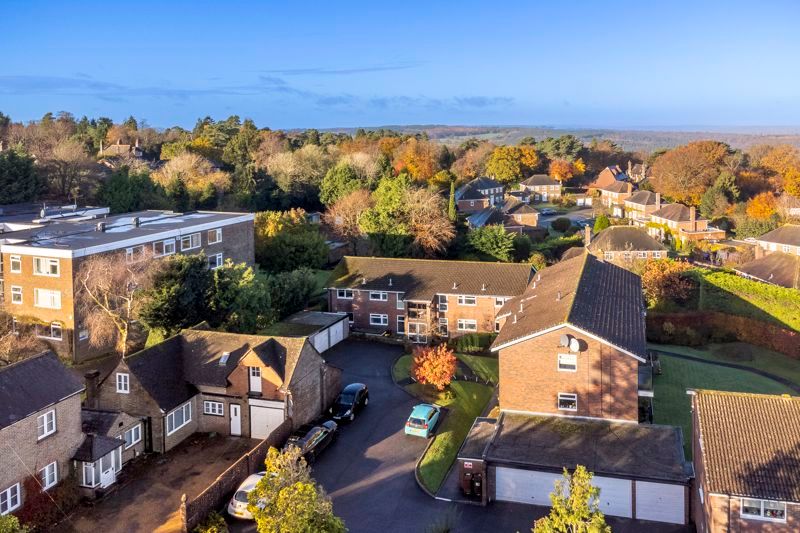 2 bed flat for sale in Beacon Road, Crowborough TN6, £280,000 Zoopla