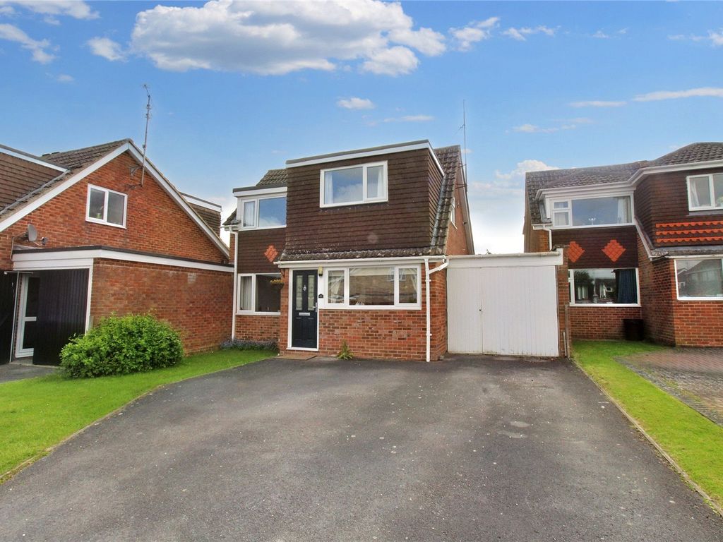 3 bed linkdetached house for sale in Lismore Road, Highworth