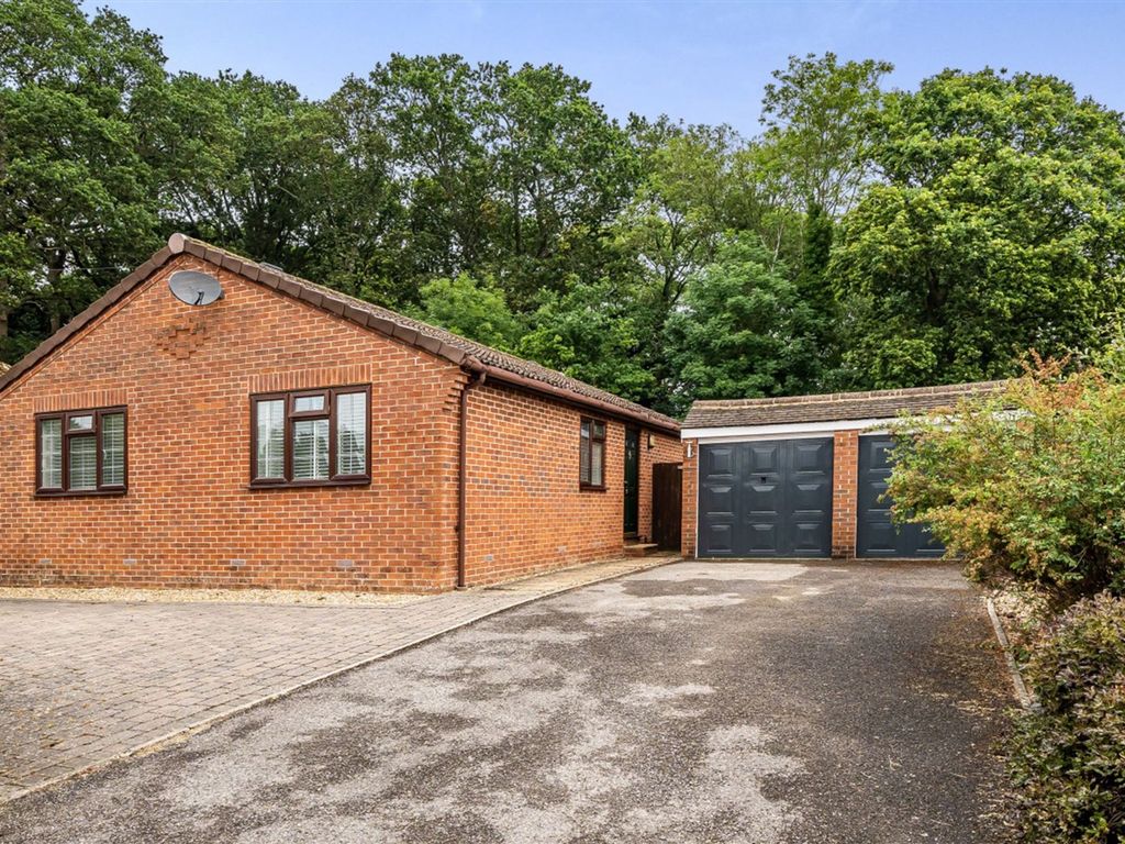 3 bed detached bungalow for sale in Longwood Avenue, Waterlooville PO8