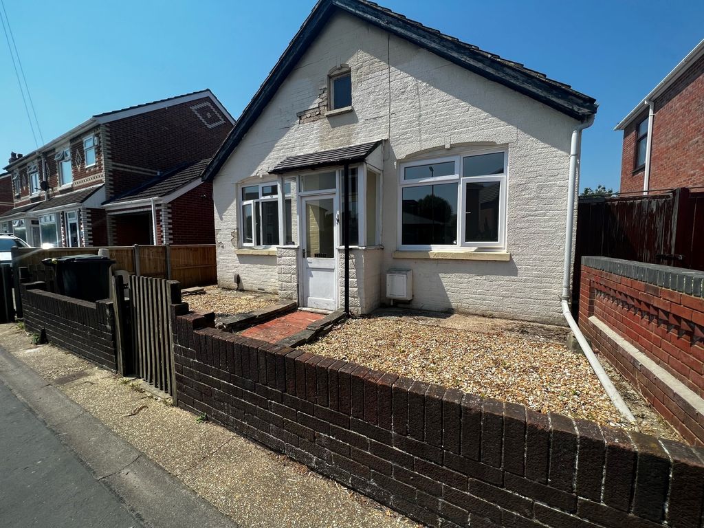 3 bed detached bungalow to rent in Grove Road, Gosport PO12 Zoopla