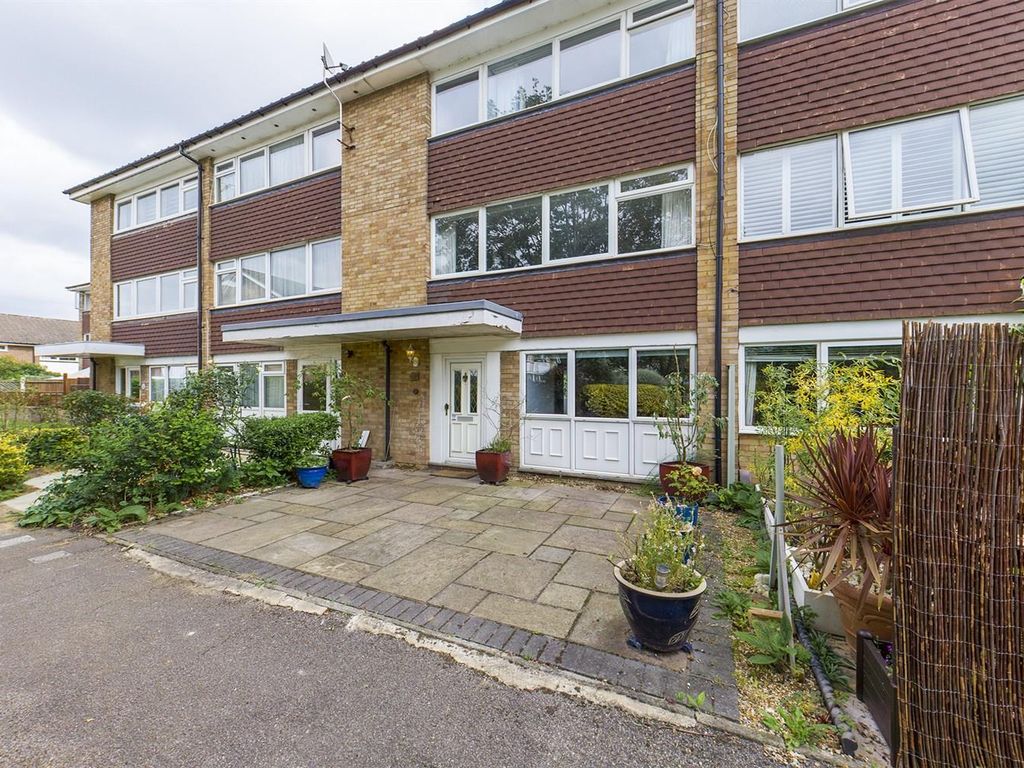 4 bed terraced house to rent in Tufton Gardens, West Molesey KT8, £2,350 pcm Zoopla