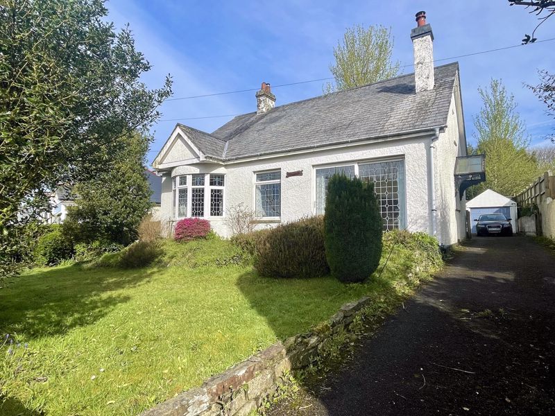 3 bed bungalow for sale in Launceston Road, Bodmin PL31, £260,000 Zoopla