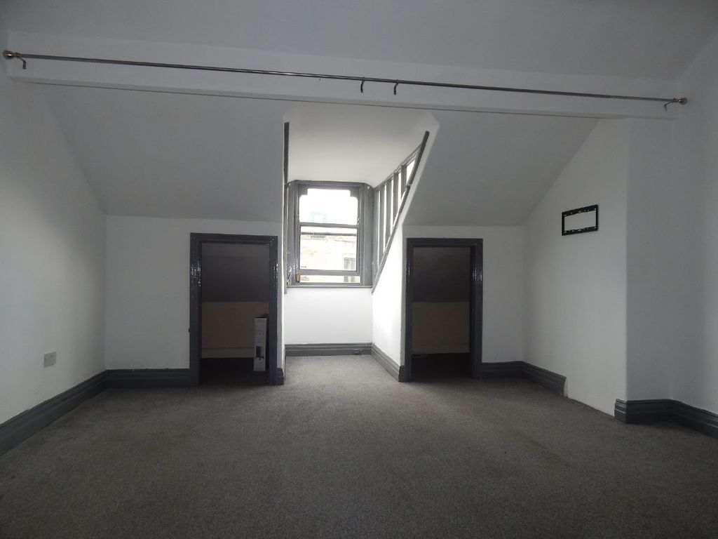 1 bed flat to rent in Arthur Grove, Bradford Road, Birstall, Batley