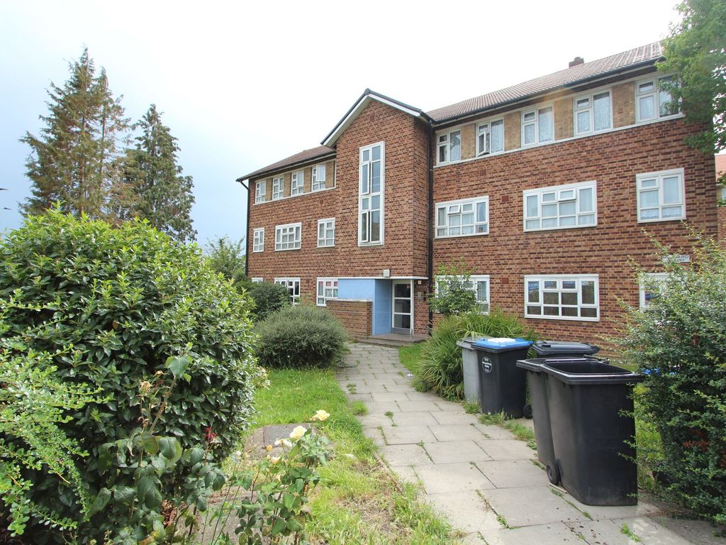 2 bed flat to rent in Mallard Way, Mallard Court Mallard Way NW9, £