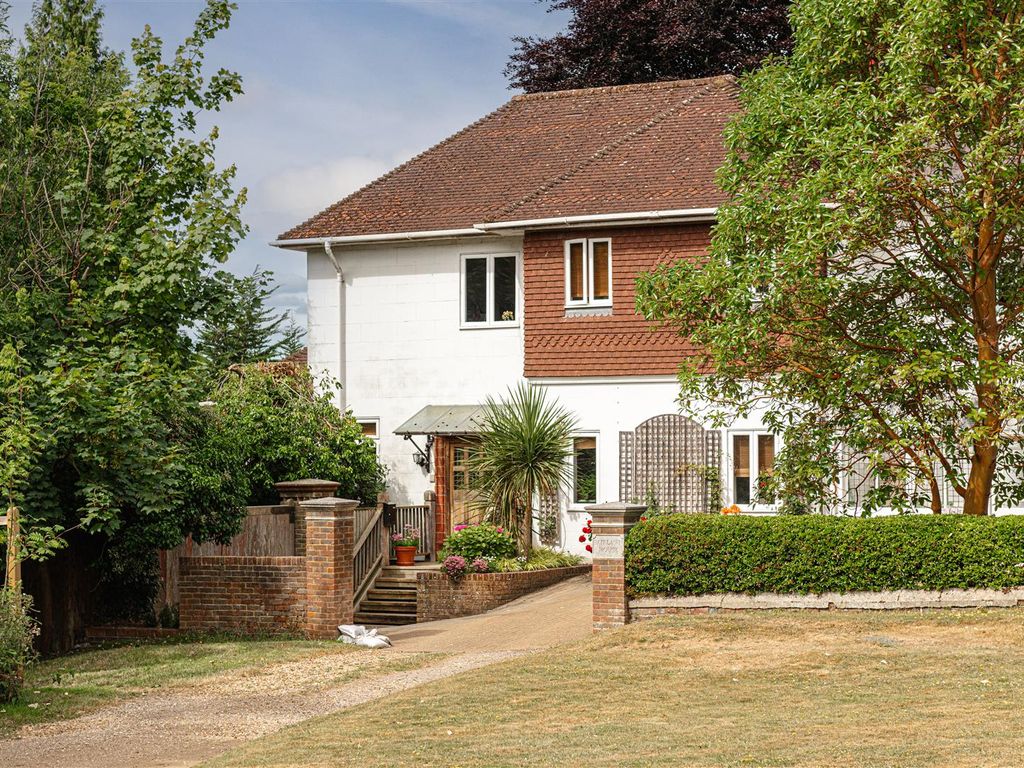 Fairlawn Drive, Redhill RH1  