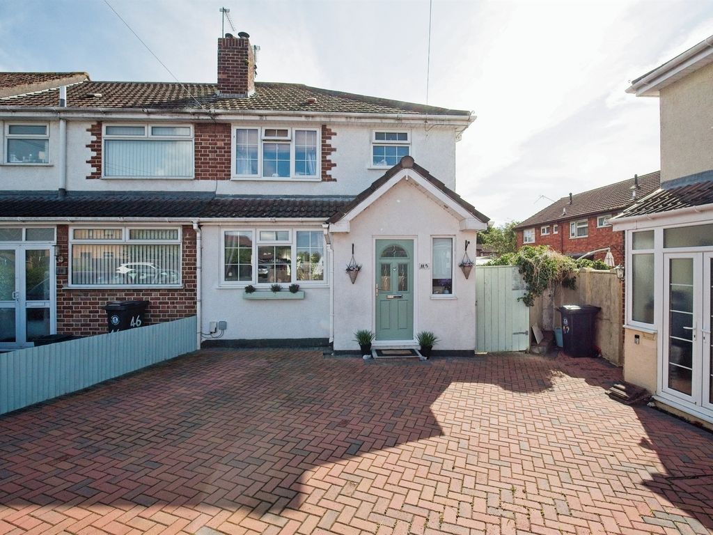 3 bed end terrace house for sale in Valentine Close, Whitchurch
