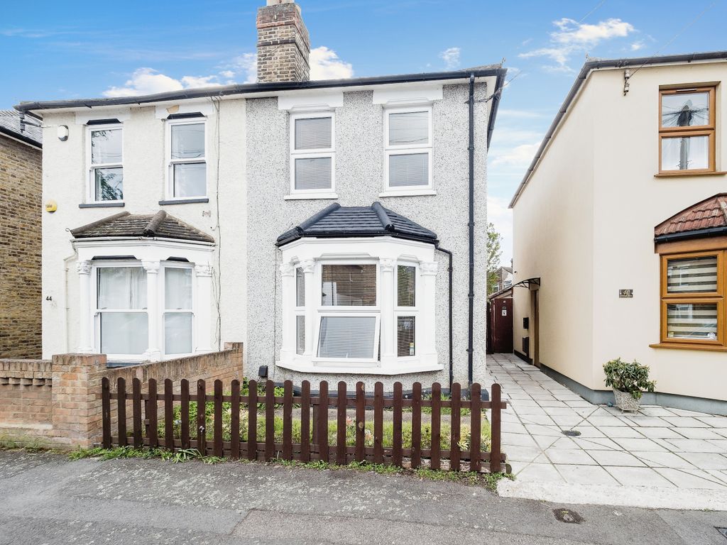 3 bed semidetached house for sale in Cotleigh Road, Romford RM7 Zoopla
