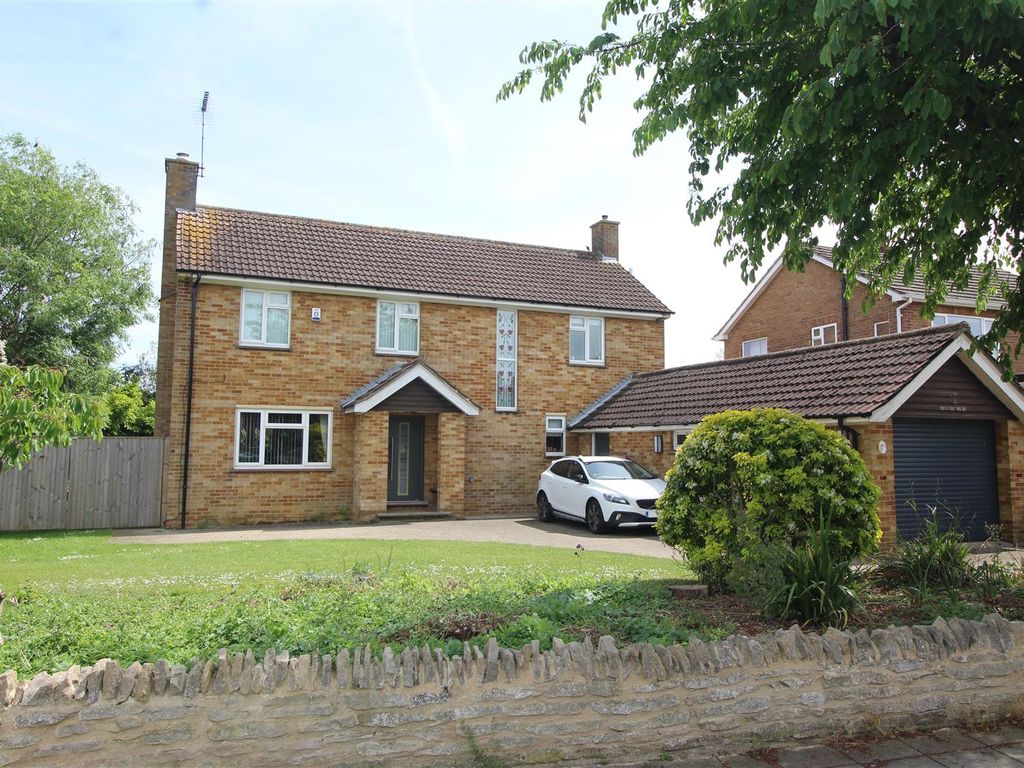 4 bed detached house for sale in Hallfields Lane, Gunthorpe