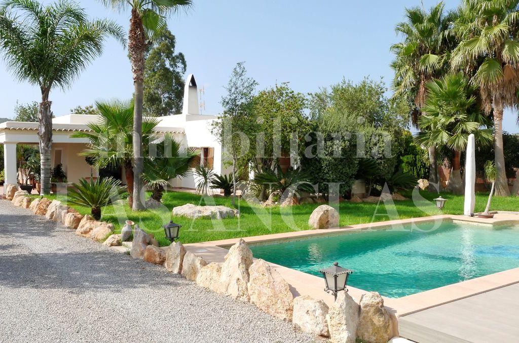 4 bed country house for sale in Santa Gertrudis, Spain, £