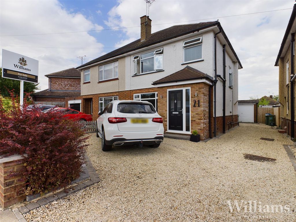 3 bed semidetached house for sale in Parsons Lane, Bierton, Aylesbury