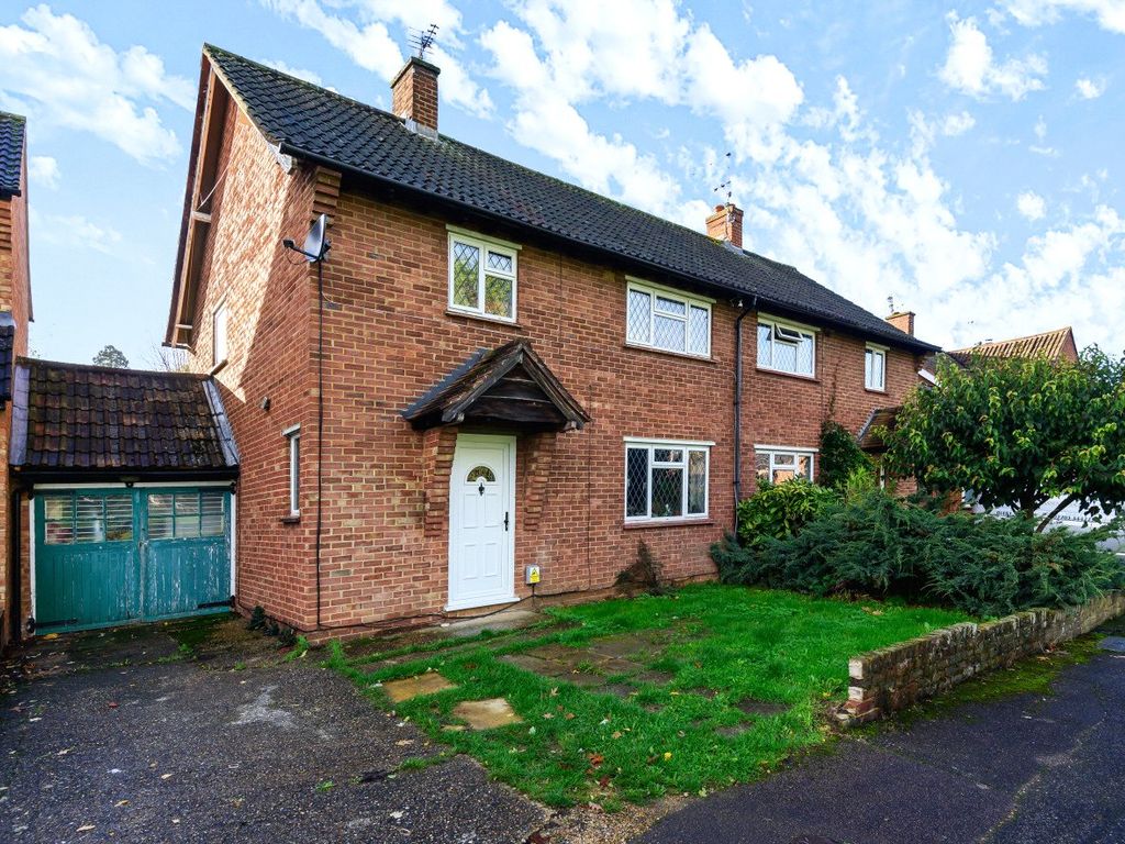3 bed semidetached house for sale in Merrow, Guildford, Surrey GU1