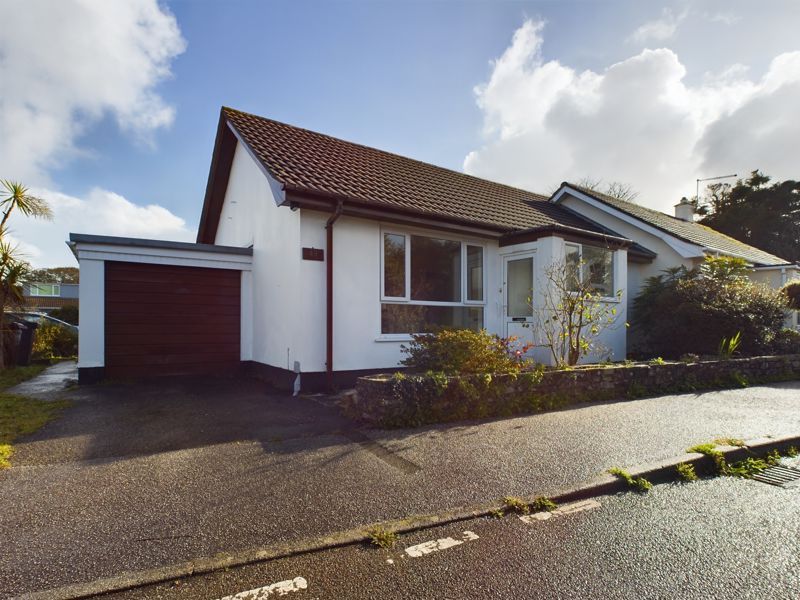 3 bed bungalow for sale in Knights Meadow, Carnon Downs, Truro TR3, £