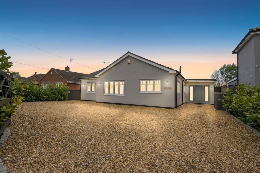 4 bed detached bungalow for sale in High Road, Wisbech St Mary, Wisbech