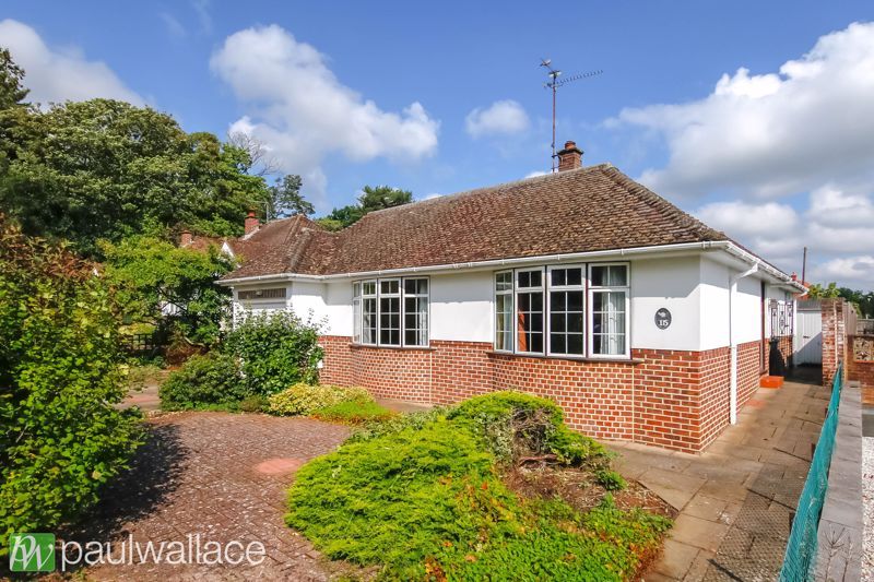 3 bed detached bungalow for sale in Rosehill Close, Hoddesdon EN11, £