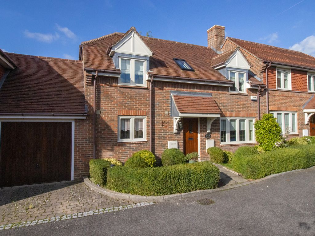 3 bed end terrace house for sale in Orchard Dean, The Dean, Alresford