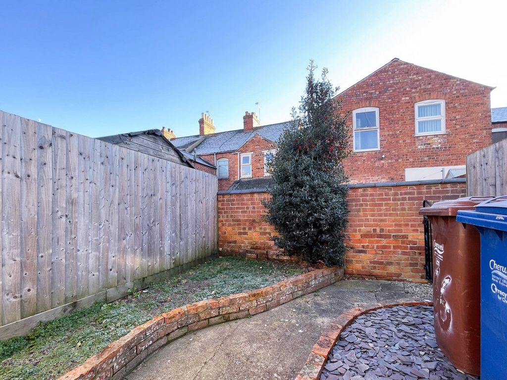2 bed terraced house for sale in Causeway, Banbury OX16, £215,000 Zoopla