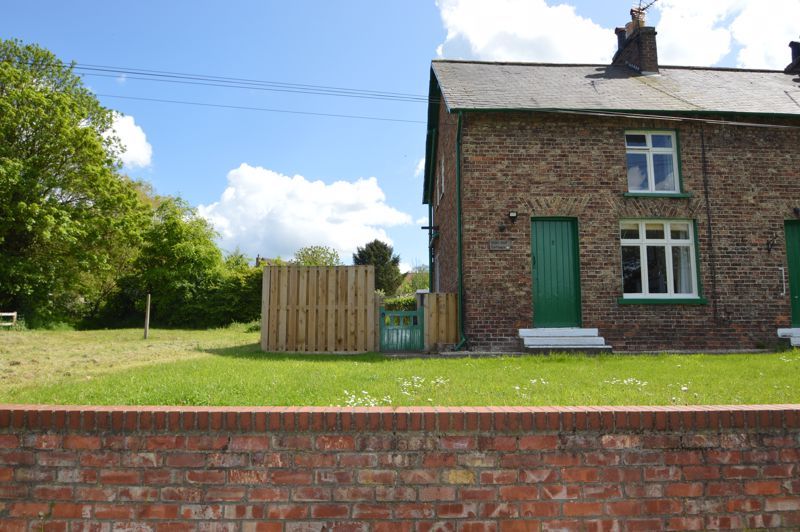 2 bed end terrace house to rent in Scarborough Road, West Heslerton