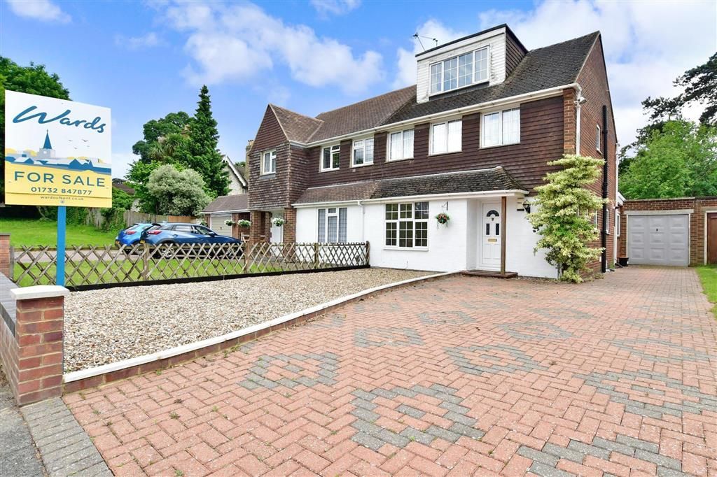 4 bed semidetached house for sale in Sycamore Drive, Greenacres