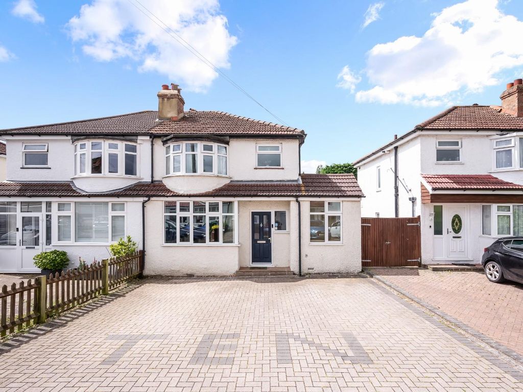3 bed semidetached house for sale in Southville Close, West Ewell