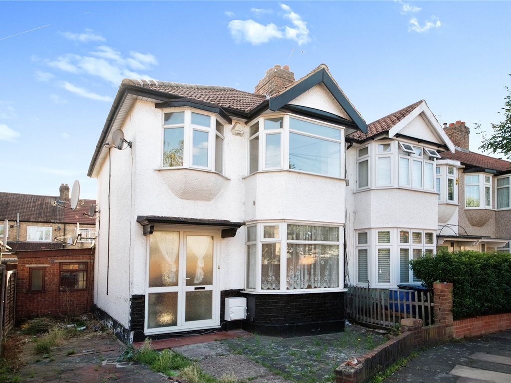 4 bed end terrace house for sale in Salmons Road, London N9, £447,750