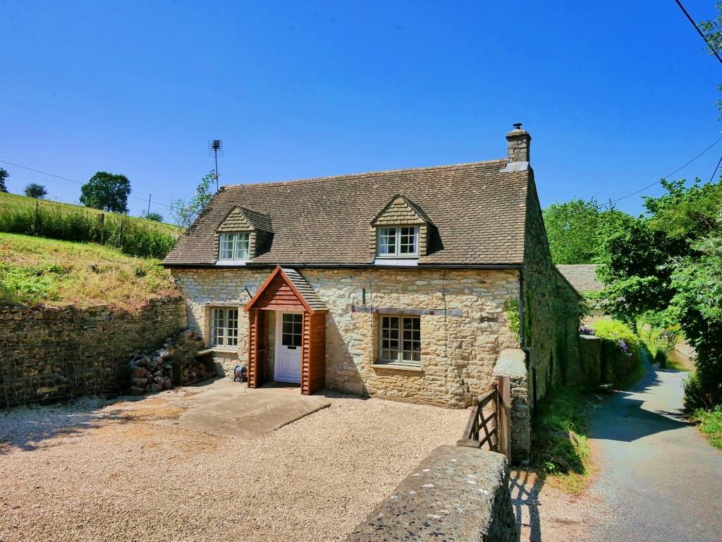 2 bed cottage to rent in Duntisbourne Leer, Cirencester GL7, £1,295 pcm
