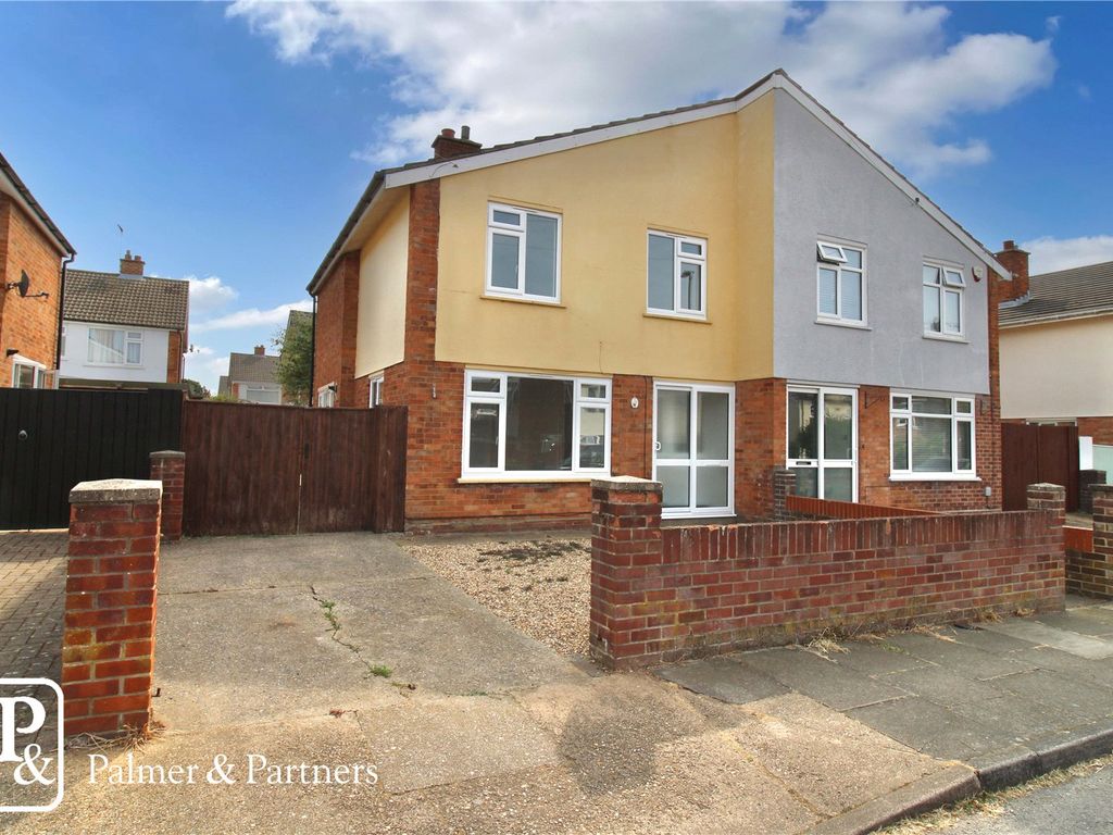 3 bed semidetached house for sale in Lonsdale Close, Ipswich, Suffolk