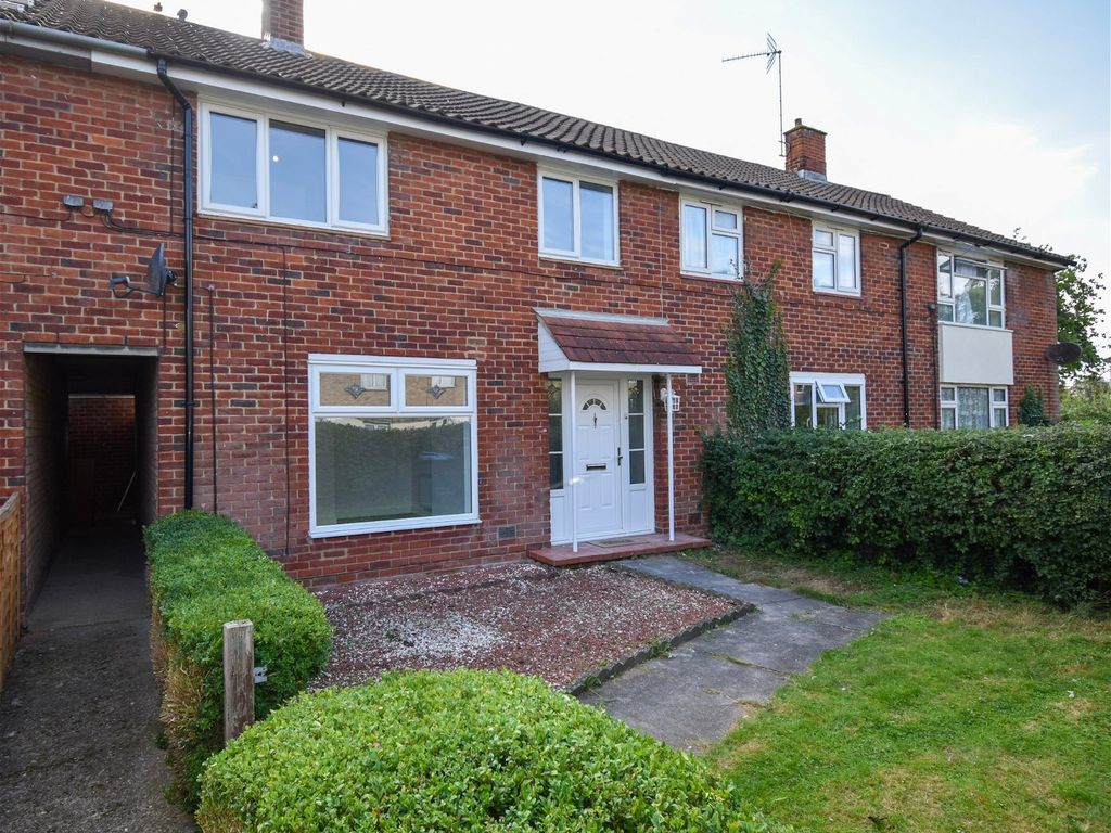 3 bed terraced house for sale in Carters Mead, Harlow CM17, £325,000