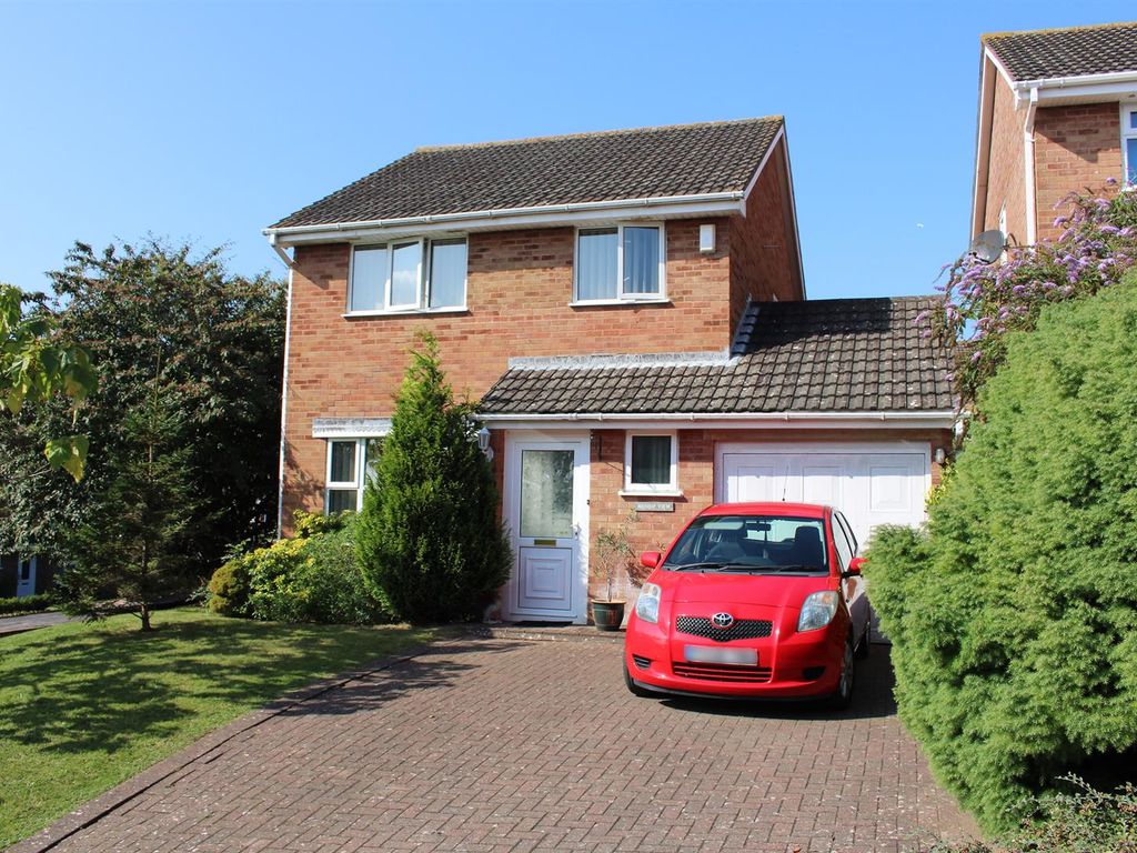 3 bed detached house for sale in Cornwallis Avenue, Worle, WestonSuper