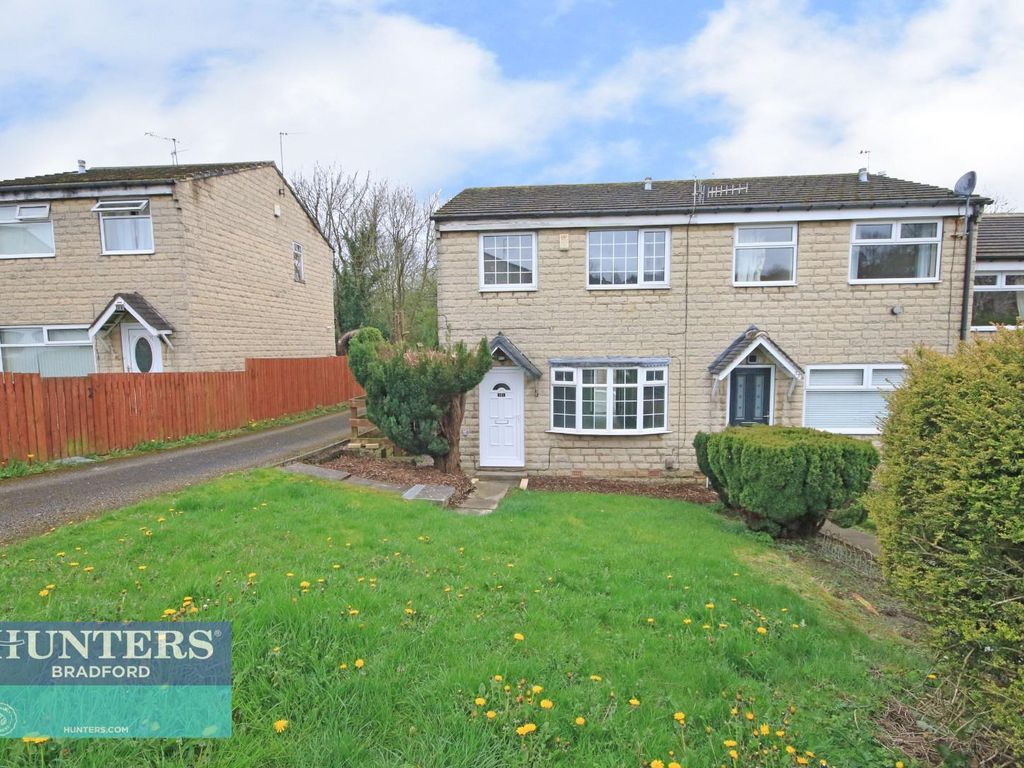 3 bed terraced house for sale in Harrogate Terrace Eccleshill, Bradford