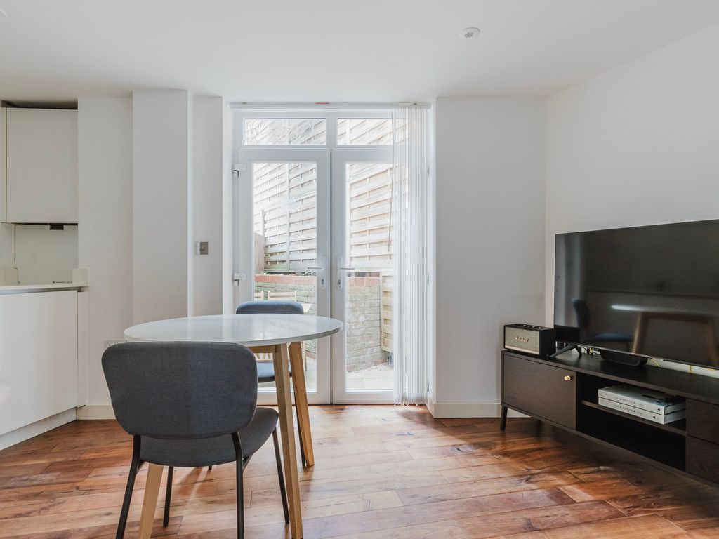 2 bed flat to rent in Queens Park, London NW6, £2,660 pcm Zoopla